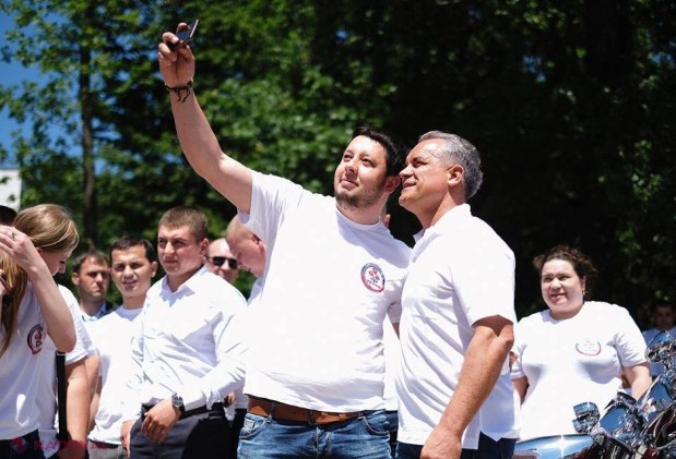 FOTO // Plahotniuc a IDENTIFICAT viitorii lideri ai formațiunii, după care a ÎMBLÂNZIT caii putere ai unei motociclete