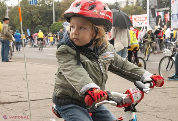 FOTO Iubitorii de ciclism au venit cu sutele, pe ploaie, la Festivalul „Velohora