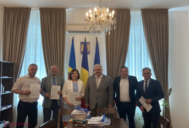 FOTO // DRRM din cadrul Guvernului României a alocat o sumă-RECORD de 60 de MILIOANE de lei pentru finanțarea unor proiecte în R. Moldova. Beneficiarii au semnat CONTRACTELE de finanțare la sediul Ambasadei României din Chișinău
