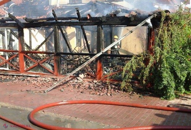 FOTO // Un hotel din apropierea satului Măgdăceşti, CUPRINS de FLĂCĂRI