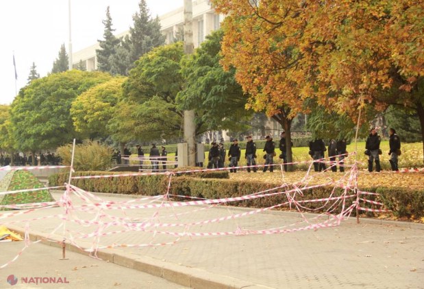 FOTO // Măsuri SPORITE de securitate astăzi la Guvern și Parlament: Sute de polițiști echipați și mașini ale pompierilor