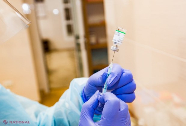 FOTO // Premierul Aureliu Ciocoi s-a VACCINAT împotriva COVID-19. Oficialul a optat pentru vaccinul CHINEZESC: „Am ales să mă vaccinez pentru a mă proteja pe mine, familia mea, dar și oamenii alături de care muncesc”