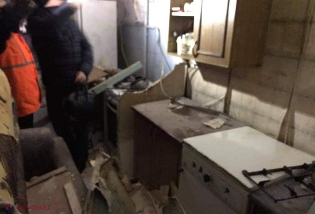 FOTO // EXPLOZIE într-un bloc de locuit de la Botanica: Doi copii, inclusiv un bebeluș de un an, și o femeie au ajuns la spital. Toate geamurile și ușile de la primul până la ultimul etaj au fost sparte