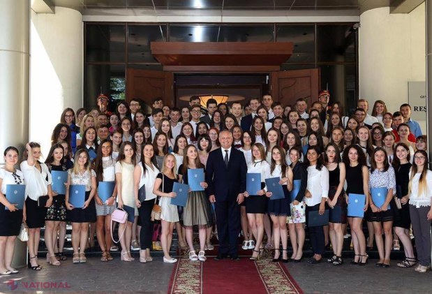 DOC // „Diploma de Onoare” înmânată de Dodon absolvenților, ILEGALĂ? „Am examinat Regulamentul și nu am găsit vreo stipulare”