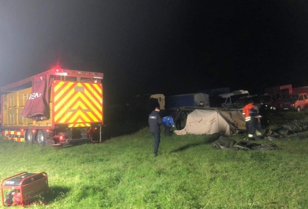 ALERTĂ // Situație critică la Bularda și Hârbovăț: Digurile sunt în pericol de cedare, zeci de case ar putea fi evacuate. IGSU a amenajat o tabără de câmp