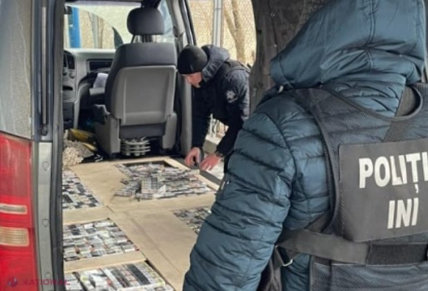 VIDEO // Contrabandă cu 240 000 de țigări la frontiera moldo-română. Grupul infracțional, inclusiv un tată și fiu, au dosit pachetele de țigări în podeaua mașinilor pe care le conduceau