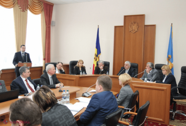 DELAPIDARE // Funcționarul călător din R. Moldova. A parcurs formal câte o mie de kilometri pentru o inspecție
