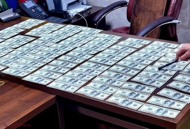 VIDEO // Șeful unui inspectorat de poliție, ADEMENIT cu o mită de 20 000 de euro. Omul legii trebuia să protejeze o afacere clandestină pusă la cale de un cetățean al Ucrainei