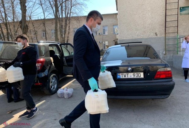 FOTO // Proimobil.md continuă să ofere PRÂNZURI eroilor acestor zile: „E a treia zi când le oferim prânzuri medicilor, iar starea de spirit, speranța și încrederea care a reapărut în ochii lor obosiți nu poate decât să ne bucure”