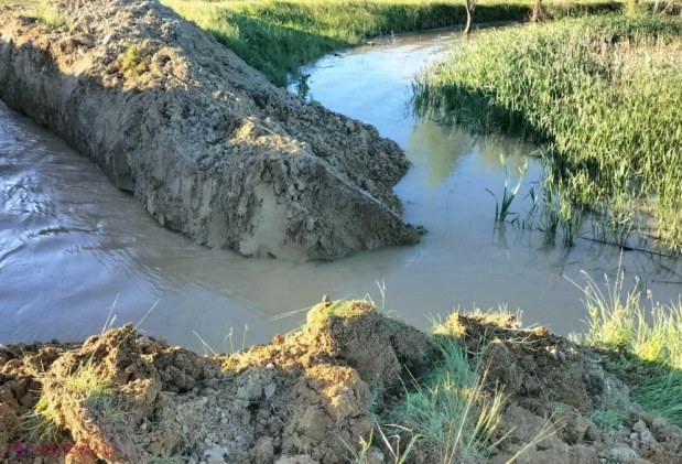 ALERTĂ // Situație critică la Bularda și Hârbovăț: Digurile sunt în pericol de cedare, zeci de case ar putea fi evacuate. IGSU a amenajat o tabără de câmp