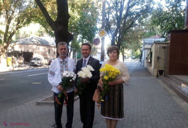 FOTO // Deputați în haine NAȚIONALE, de Ziua Independenței. Ultimul premier al liberal-democraților a venit alături de colegi în PMAN
