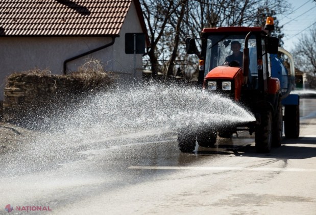 FOTO, VIDEO // Primarul „Comunei de Vis”, Marina Tauber, a SPĂLAT CU ȘAMPON străzile asfaltate din Jora de Mijloc