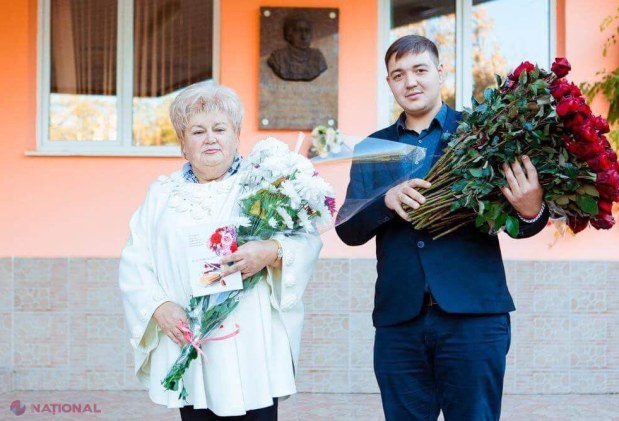 FOTO // Partidul „ȘOR” i-a felicitat pe DASCĂLII din R. Moldova de Ziua Profesorului