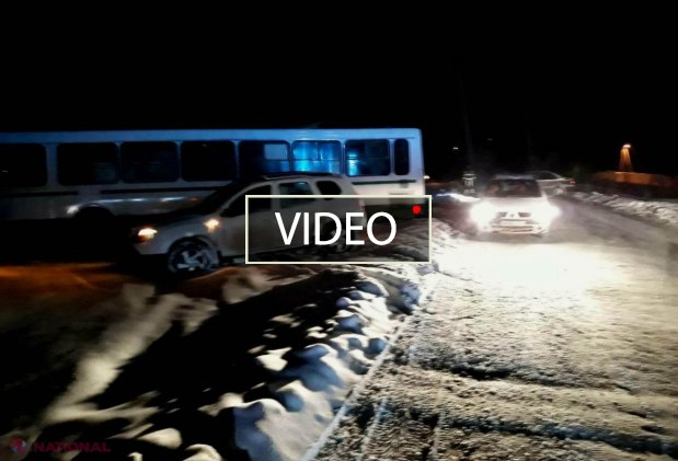 VIDEO // Un troleibuz, rămas BLOCAT în zăpadă chiar pe bulevardul Ștefan cel Mare din centrul Chișinăului