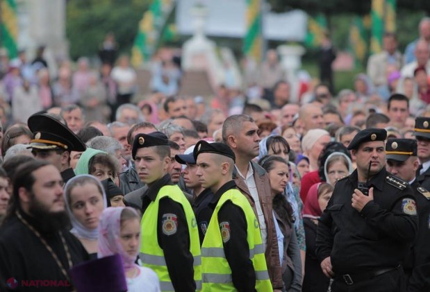 REPORTAJ FOTO Patriarhul Kiril a oficiat liturghia din faţa Catedralei mitropolitane