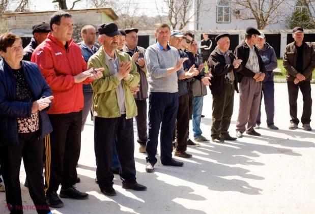 FOTO // Partidul „ȘOR” a demarat lucrările de ILUMINARE stradală în al treilea sat din circumscripțiile în care candidații săi au învins la parlamentare