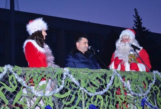 FOTO Moş Crăciun MILITAR, în centrul Chişinăului