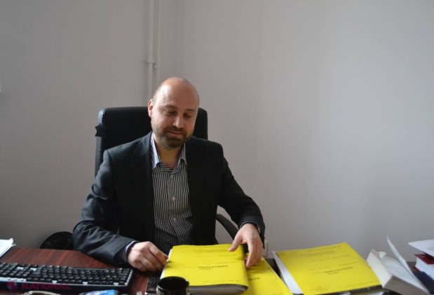 EXEMPLU demn de urmat // Judecătorul care VINE CU BICICLETA la serviciu