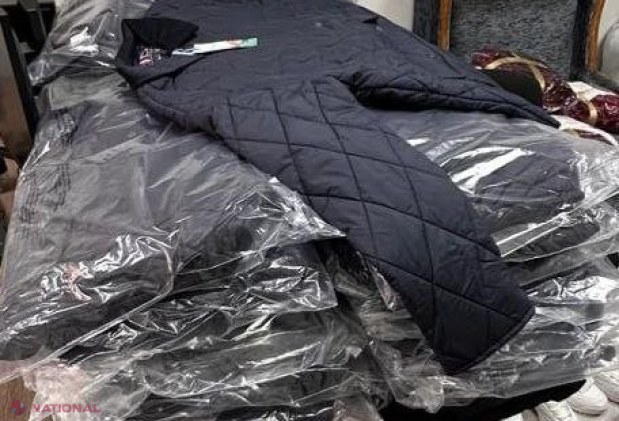 FOTO // Remorcă plină cu articole vestimentare nedeclarate, la Leușeni. Hainele și încălțămintea erau aduse din Marea Britanie
