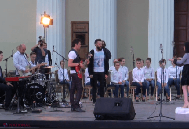 Funcționarii electorali „s-au dat în SPECTACOL”. Vezi ce eveniment au organizat