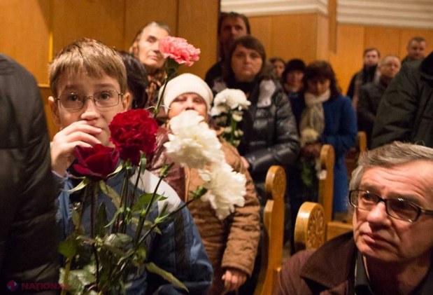 FOTO // Sute de oameni au venit să-și ia rămas bun de la maestrul Titus Jucov