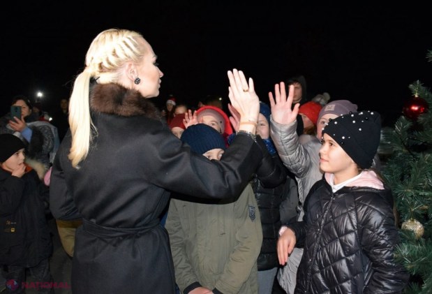 FOTO // Echipa lui Ilan Șor de la Orhei INAUGUREAZĂ pomi de Crăciun în toate cele 74 de localități din raion