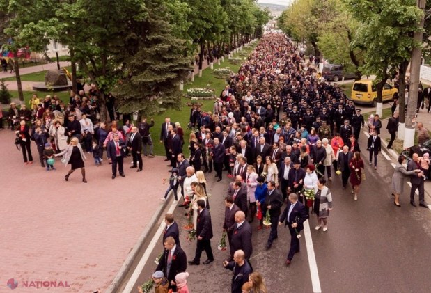 FOTO // Marș consacrat „Zilei Victoriei” la Orhei. „În jur de 4 000 de oameni au participat la manifestația organizată de Primăria Orhei”