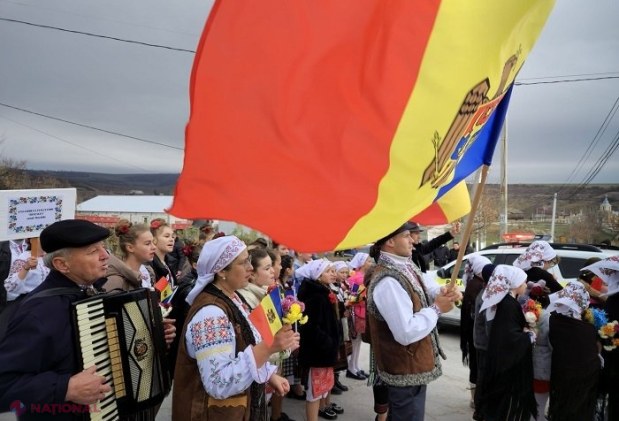 ÎNFRĂȚIRI // Prima ediție a Festivalului „Fratele meu de peste Prut” a reunit la Bălășești ansambluri folclorice, meșteri și artiști populari din R. Moldova și România: „Model de înțelegere și de colaborare armonioasă prin păstrarea identității”