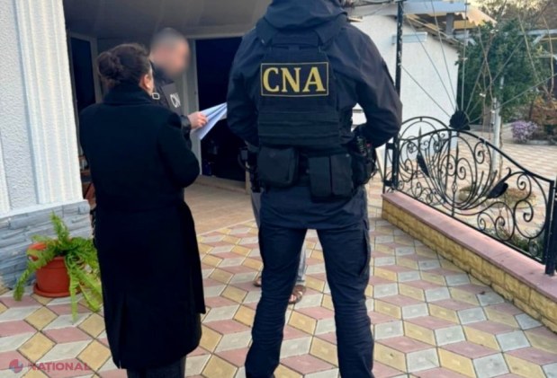 VIDEO // Ofițerii CNA au descins cu percheziții la șase persoane din Cimișlia și Cahul, membri ai rețelei lui Șor, care ar fi corupt votanții la alegerile prezidențiale și referendumul privind aderarea la UE
