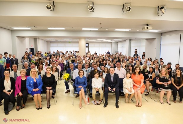 GALERIE FOTO // Maia Sandu, discuții cu DIASPORA din Canada. Șefa statului a acordat titluri onorifice și a vizitat o PATISERIE deschisă de o moldoveancă: „Am văzut o susținere totală pentru proiectul de aderare a R. Moldova la UE”