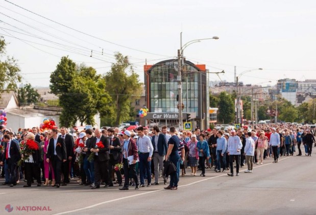 FOTO // Mii de simpatizanți ai Partidului „ȘOR” au organizat un MARȘ cu prilejul zilei de 9 mai