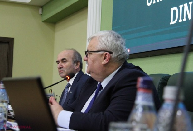 FOTO // Profesorul universitar Tudorel Toader, distins cu titlul onorific de „Doctor Honoris Causa” de către Universitatea de Stat din Moldova