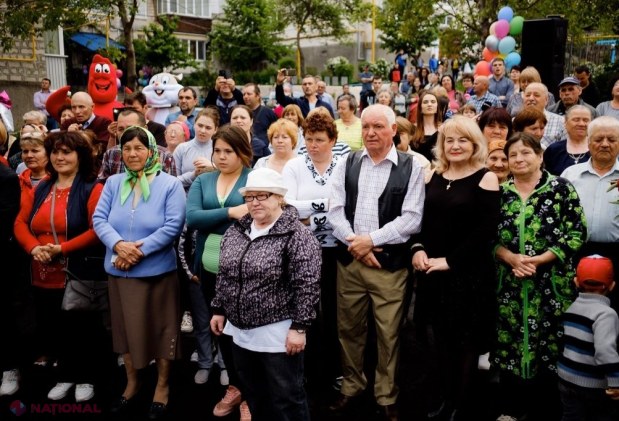 FOTO // Deputatul din circumscripția Orhei, Ilan Șor, a dat în exploatare încă o curte din Orhei reparată capital
