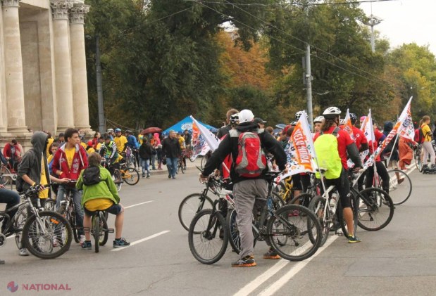 FOTO Iubitorii de ciclism au venit cu sutele, pe ploaie, la Festivalul „Velohora