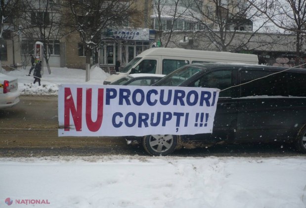 FOTO // Mătăsaru a ajuns la Procuratura Generală. VEZI ce DARURI le-a adus în acest an procurorilor