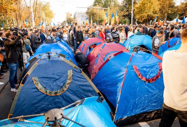 FOTO // Încă 100 de corturi au fost instalate în 