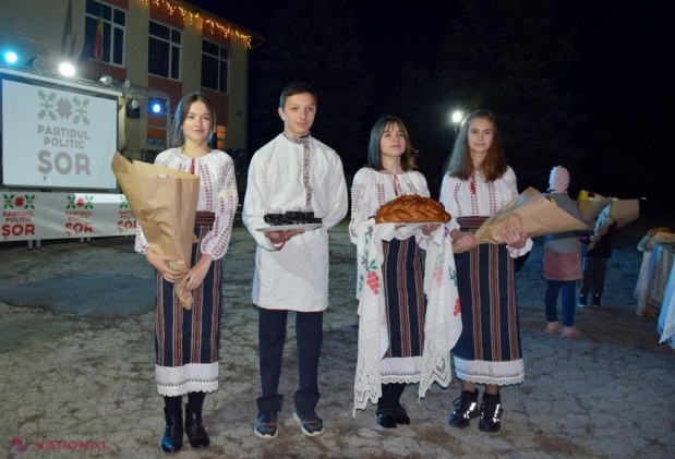 FOTO // Partidul „ȘOR” a iluminat străzile și în satul Zorile, raionul Orhei