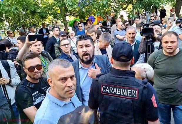 VIDEO // SCANDAL de proporții în fața casei lui Igor Dodon. Fostul președinte a fost dus în IZOLATORUL de detenție, unde va sta cel puțin 72 de ore
