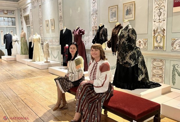 FOTO // Treizeci de cămăși tradiționale românești, cusute de femei din opt state, inclusiv din R. Moldova, expuse la Muzeul Național al Costumului din Lisabona