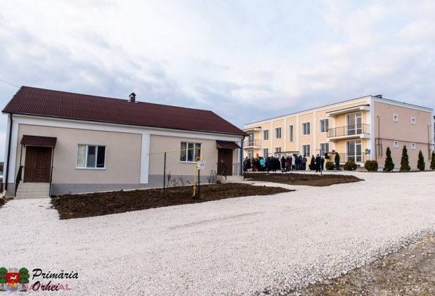 FOTO // Alte opt familii din Orhei și-au realizat visul - APARTAMENTE SOCIALE la doar 500 de lei pe luna