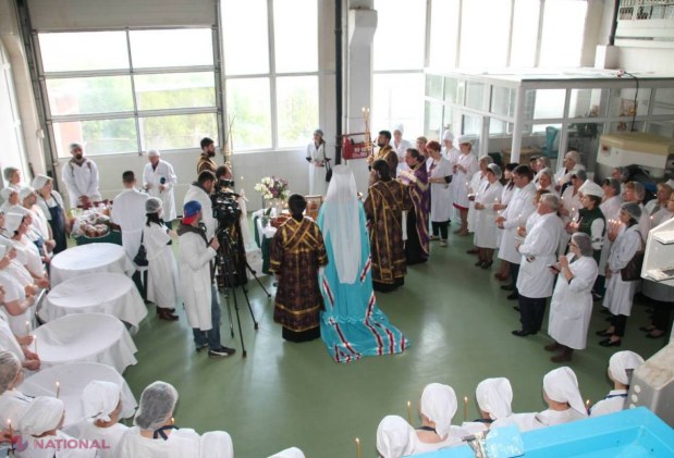 Cozonacii de la „Franzeluța”, binecuvântați de Mitropolitul Vladimir