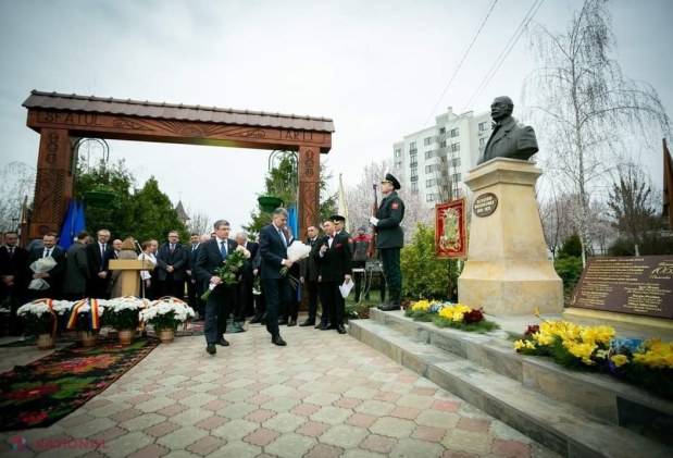 Igor Grosu, în fața busturilor artizanilor UNIRII din 1918: „Să ne ajute Dumnezeu să avem și noi caracter să luăm decizii ISTORICE”. Marcel Ciolacu: „Nu vom avea liniște până când trupul acestei ȚĂRI nu se va vindeca definitiv de boala rusească”