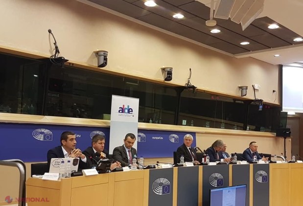 Declarație SIMBOLICĂ de reUnire a R. Moldova cu România, semnată în Parlamentul European. George Simion: „Unificarea va fi un exemplu de succes al forței UE de transformare a țărilor vecine”