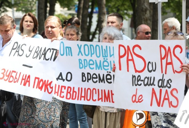 Flashmob cu cratițe în centrul capitalei, organizat de PCRM și Partidul „ȘOR”