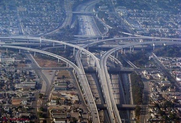 Top 9 cele mai ciudate străzi din toată lumea.Cum arată intersecția care îi zăpacește pe toți șoferii