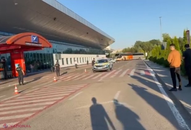 VIDEO // Diplomații ruși, acuzați că ar fi implicați în acțiuni de SPIONAJ și DESTABILIZARE a R. Moldova, PLEACĂ acasă. Un avion guvernamental rusesc a sosit în această dimineață la Chișinău pentru a prelua o parte din personalul Ambasadei Rusiei