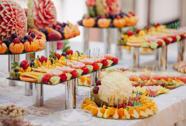 Sculpturile GUSTOASE de la Soroca! Doamna care transformă fructele şi legumele în artă culinară
