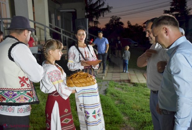 FOTO // Raionul Orhei, ILUMINAT aproape în totalitate. Isacova, un alt sat dotat cu iluminat stradal: „Orhei a devenit un raion model de dezvoltare, iar asta se datorează muncii asidue a echipei noastre”