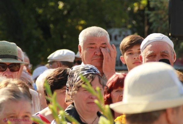 Reportaj FOTO // Amintiri și lacrimi din GULAG, în scuarul Gării