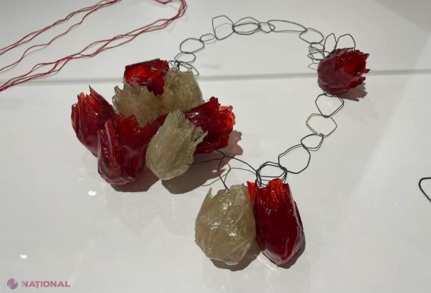 FOTO // Romanian Jewelry Week 2023: Bijuterii moderne, create de 50 de designeri români și internaționali, expuse în premieră, până la finele lunii august, la Chișinău